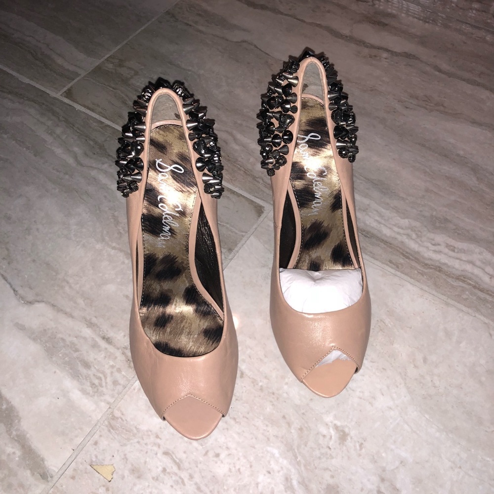 Sam Edelman embellished peep toe pumps / heels!